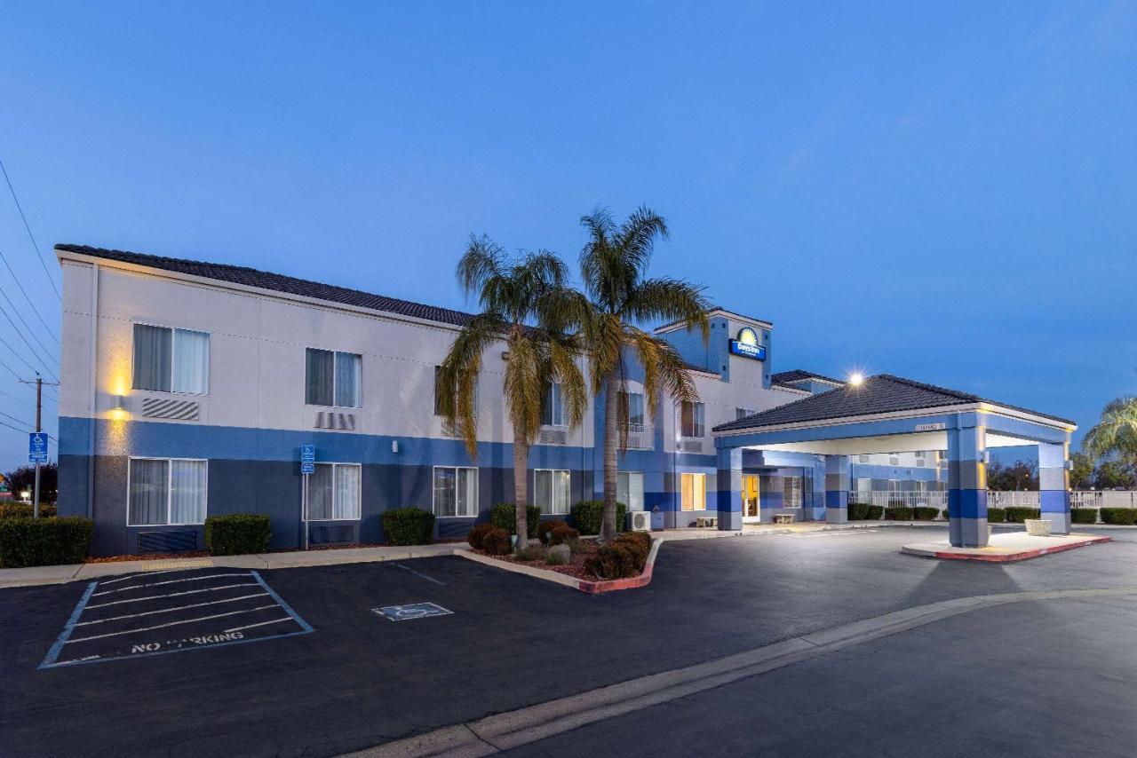 Days Inn By Wyndham Lathrop Exterior foto